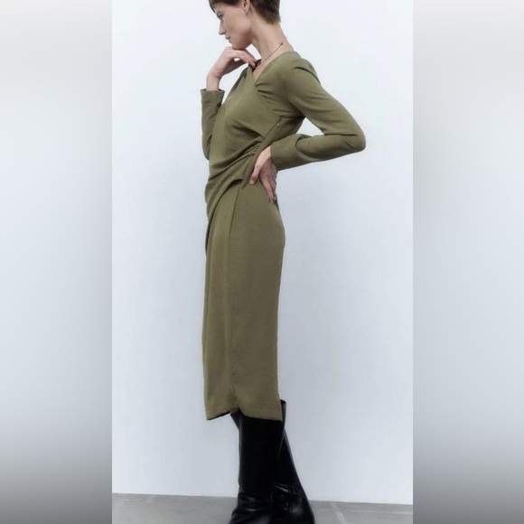 NWOT Zara V-neck Midi Side Ruched Dress in Green. Size Small - Picture 3 of 11